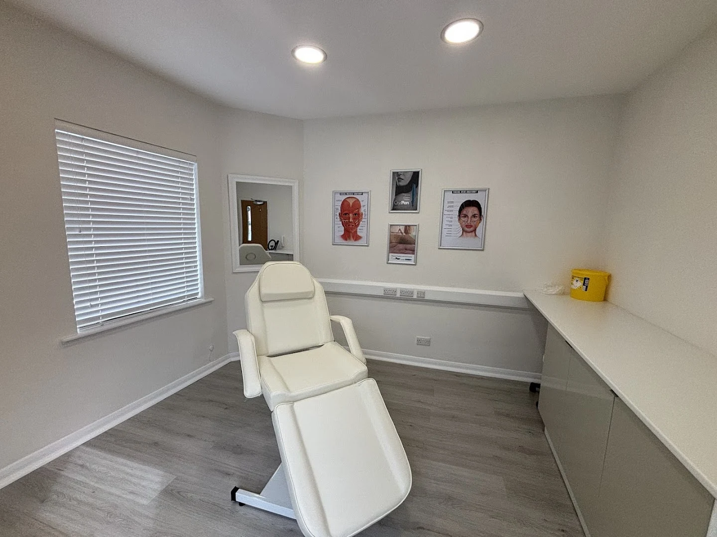 Forward-facing treatment chair with the clinical workspace behind it